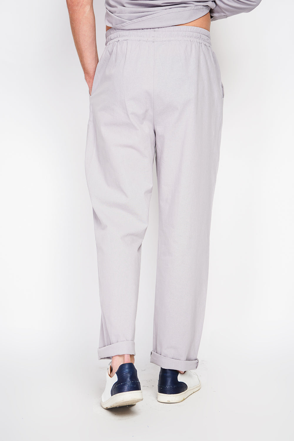 Straight cut pants, elasticated waistband with drawstring, 2 side front pockets,