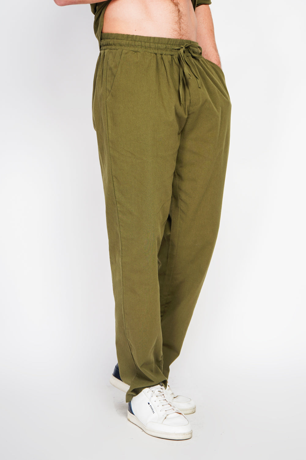 Straight cut pants, elasticated waistband with drawstring, 2 side front pockets,