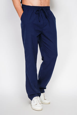 Straight cut pants, elasticated waistband with drawstring, 2 side front pockets,