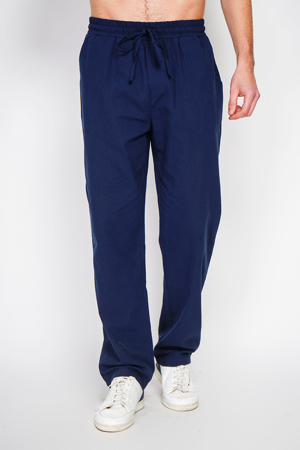 Straight cut pants, elasticated waistband with drawstring, 2 side front pockets,