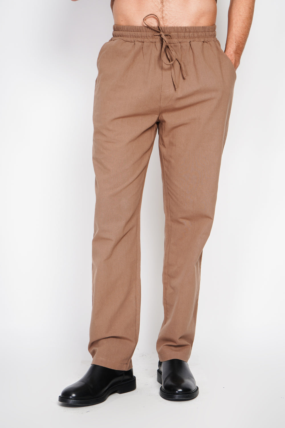 Straight cut pants, elasticated waistband with drawstring, 2 side front pockets,