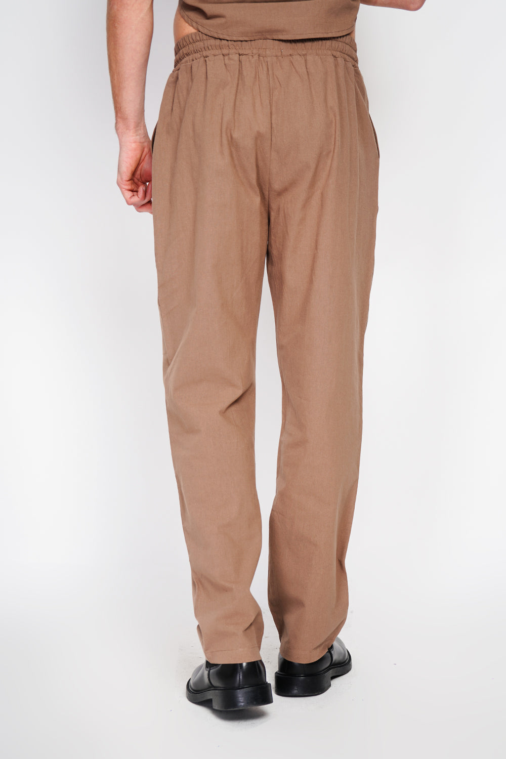 Straight cut pants, elasticated waistband with drawstring, 2 side front pockets,