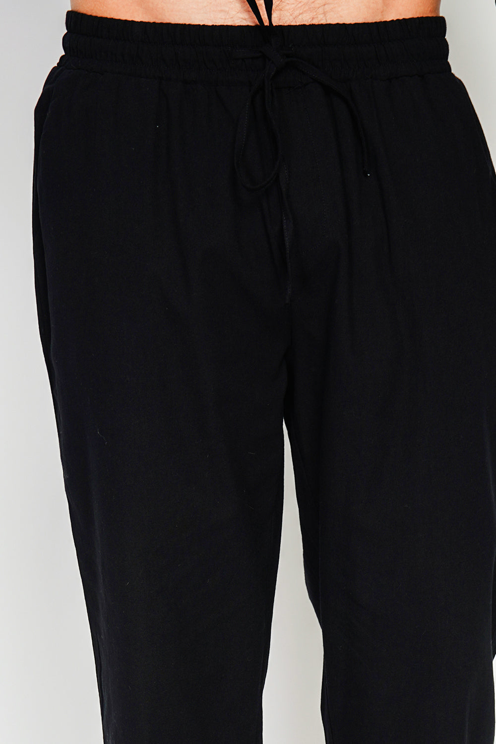 Straight cut pants, elasticated waistband with drawstring, 2 side front pockets,