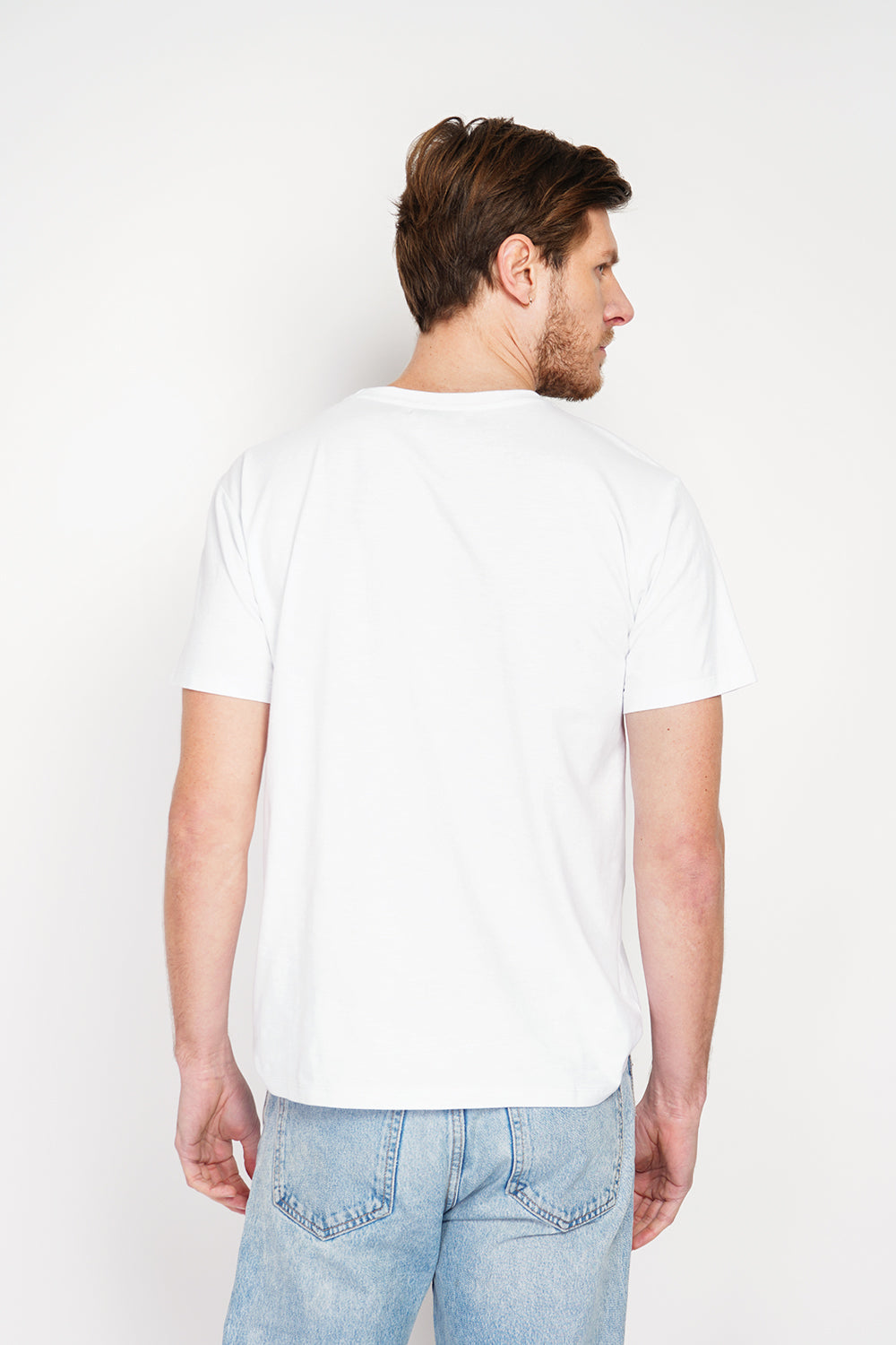 Round neck short sleeve t-shirt Patch pocket on the chest