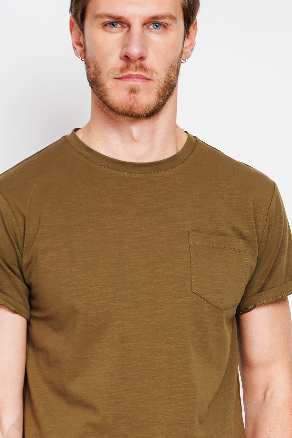 Round neck short sleeve t-shirt Patch pocket on the chest