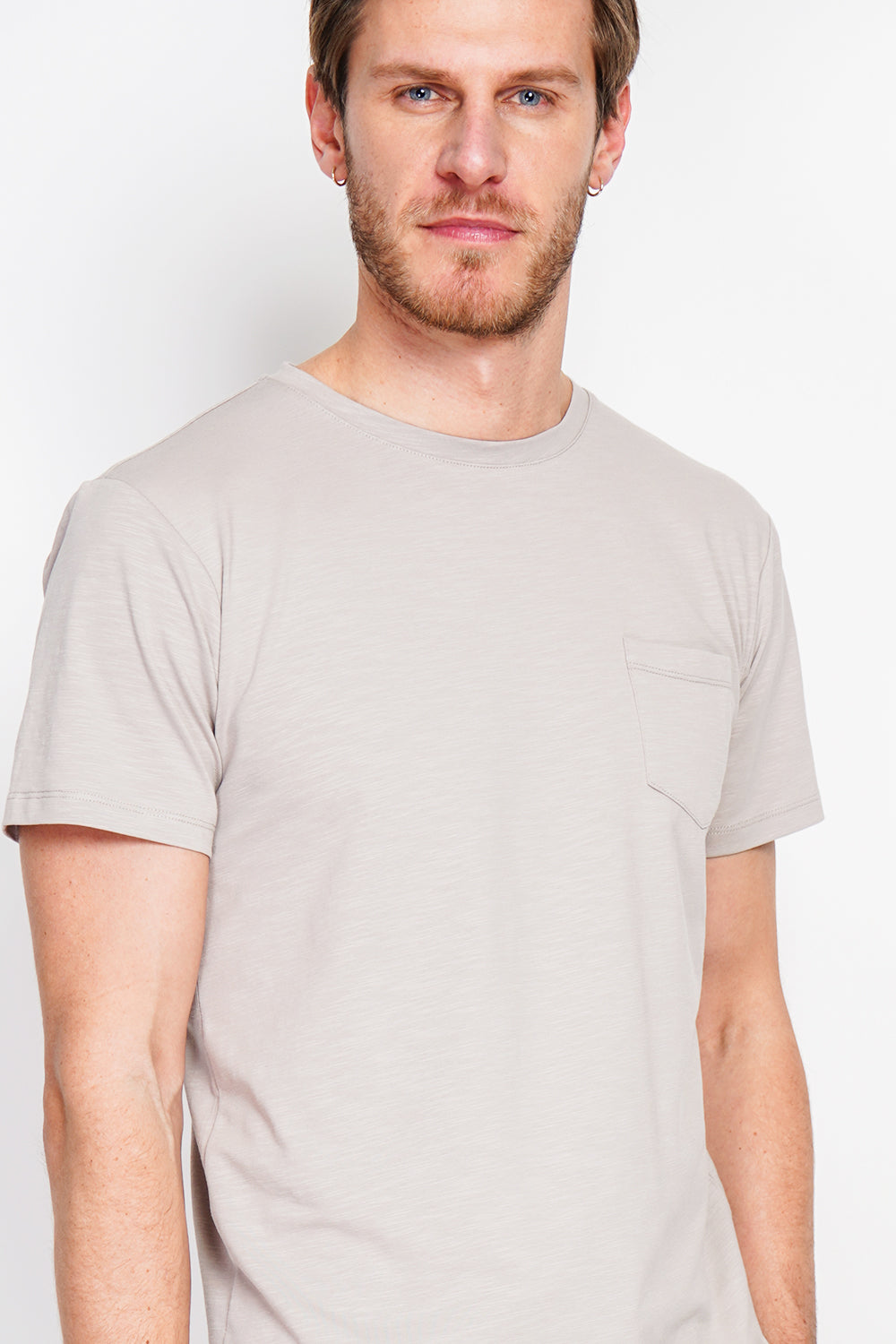 Round neck short sleeve t-shirt Patch pocket on the chest