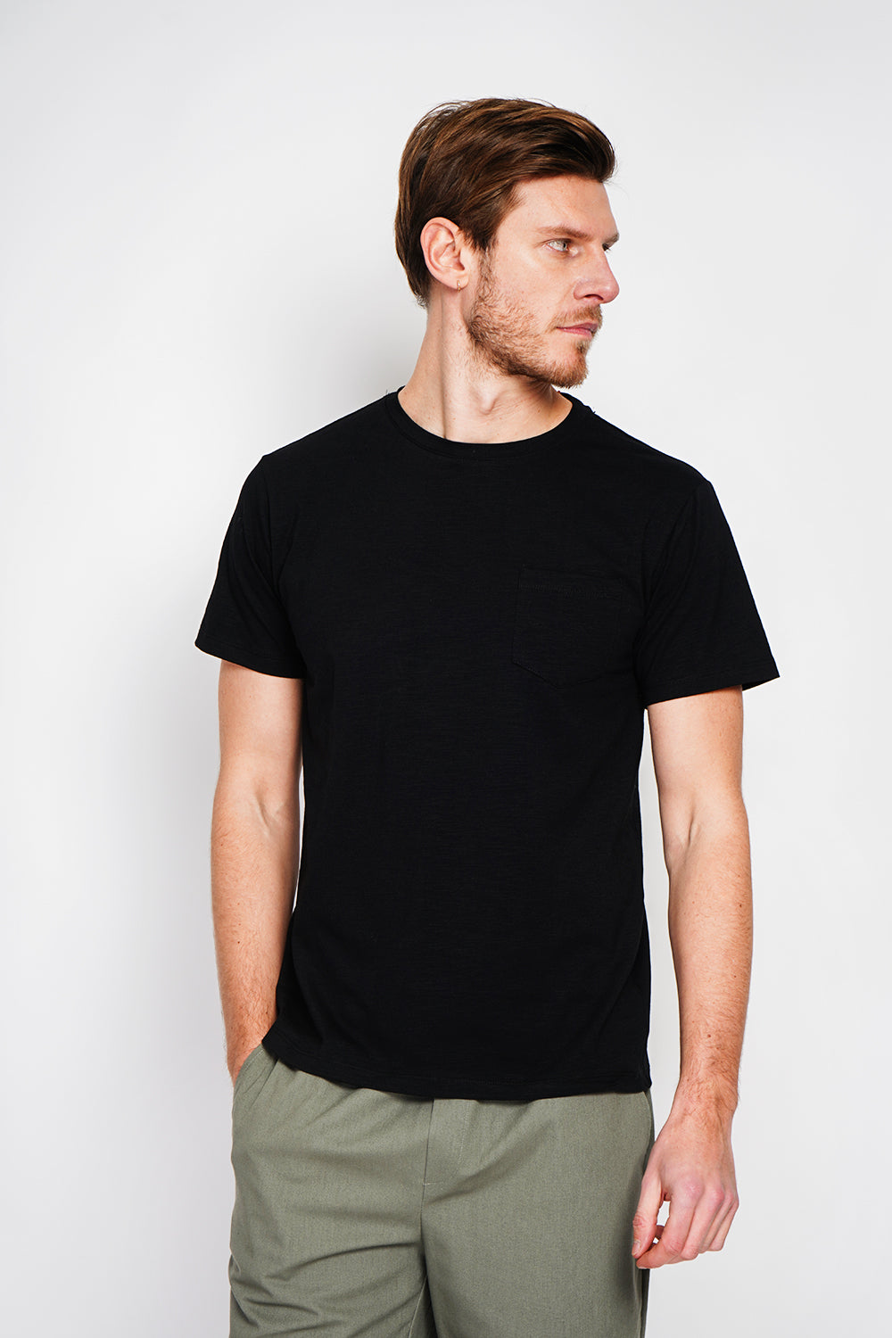 Round neck short sleeve t-shirt Patch pocket on the chest