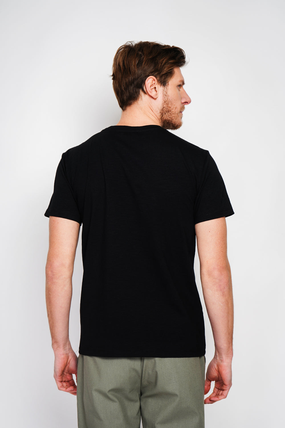 Round neck short sleeve t-shirt Patch pocket on the chest