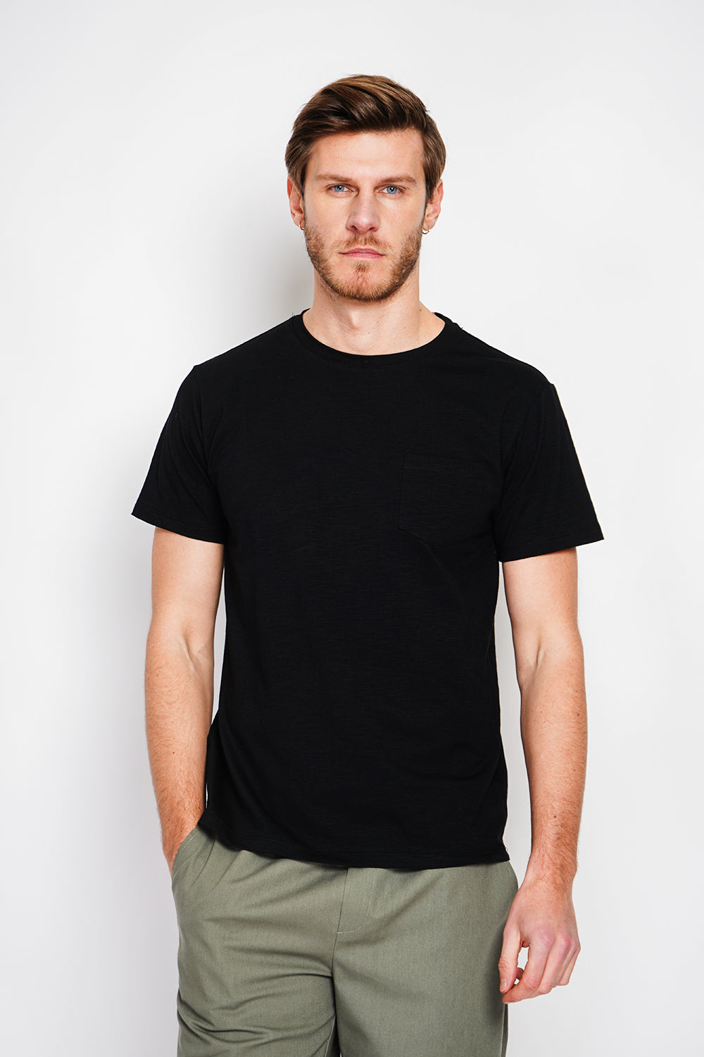 Round neck short sleeve t-shirt Patch pocket on the chest