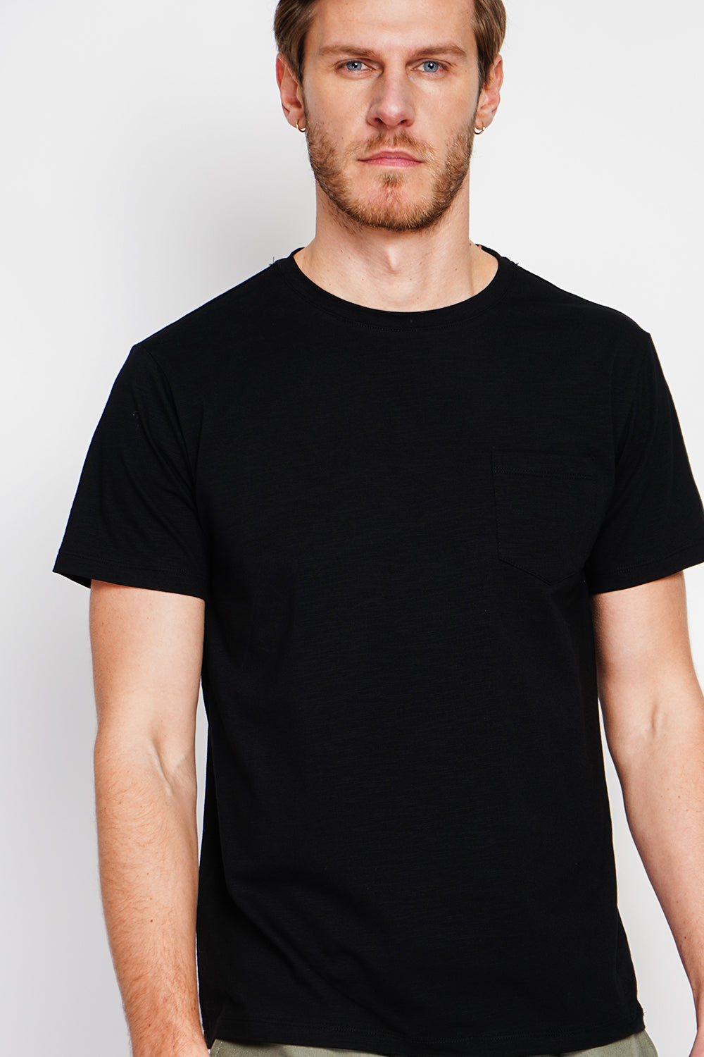 Round neck short sleeve t-shirt Patch pocket on the chest