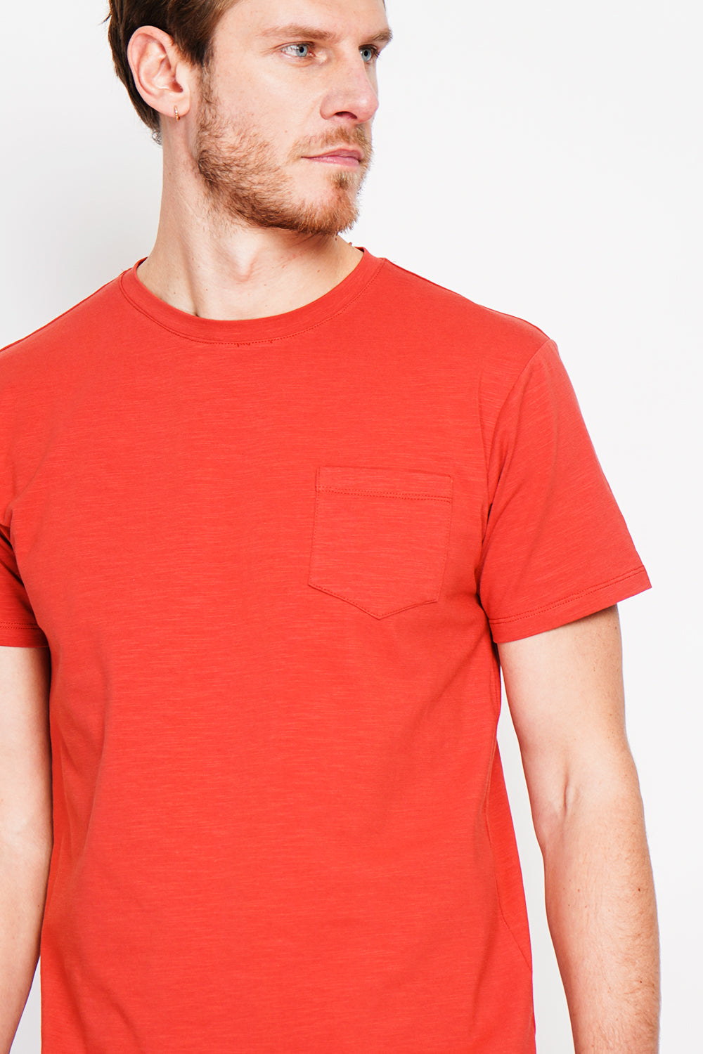 Round neck short sleeve t-shirt Patch pocket on the chest