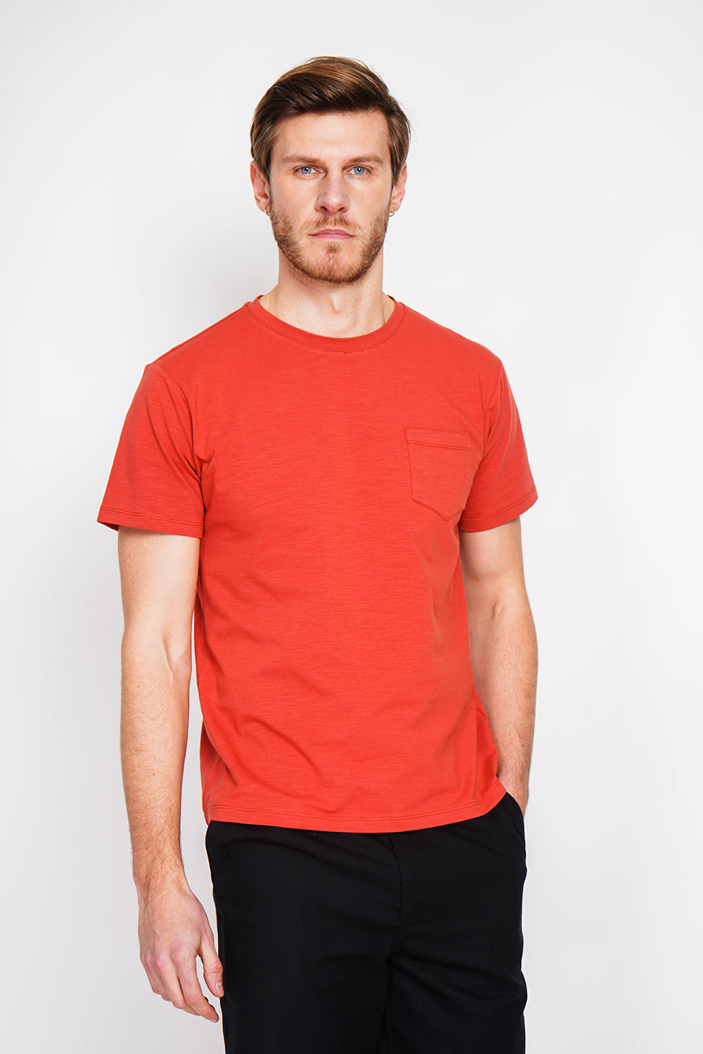 Round neck short sleeve t-shirt Patch pocket on the chest