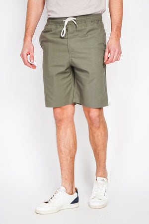 Bermuda shorts with elasticated waistband and drawstring, 2 side pockets on the front, 2 back pockets