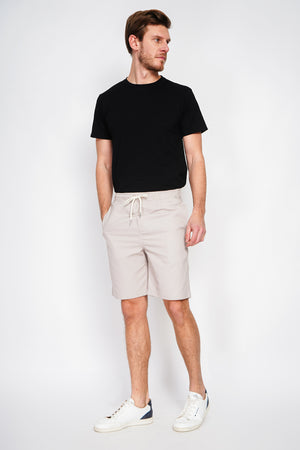 Bermuda shorts with elasticated waistband and drawstring, 2 side pockets on the front, 2 back pockets