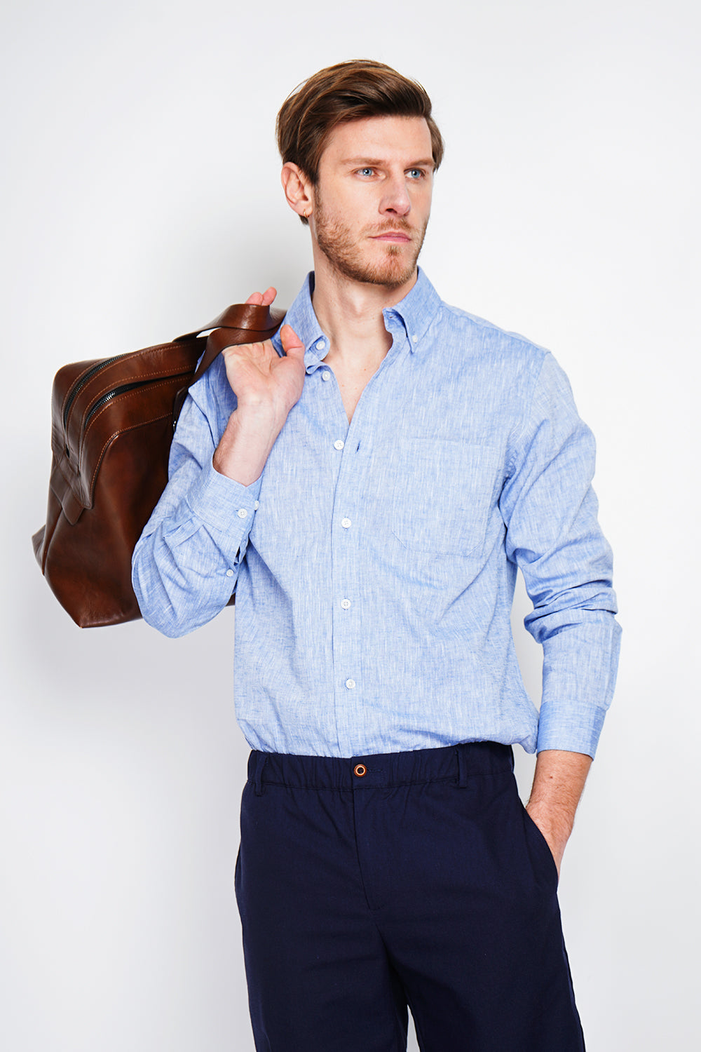 Chemise coupe droite à poche, col classique, poignets arrondis – Bleu jean – Secret du Lin