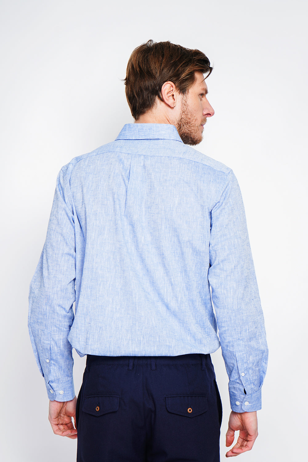 Chemise coupe droite à poche, col classique, poignets arrondis – Bleu jean – Secret du Lin