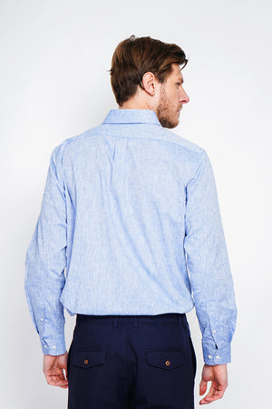 Straight cut shirt with pocket, classic collar, rounded cuff with two buttons