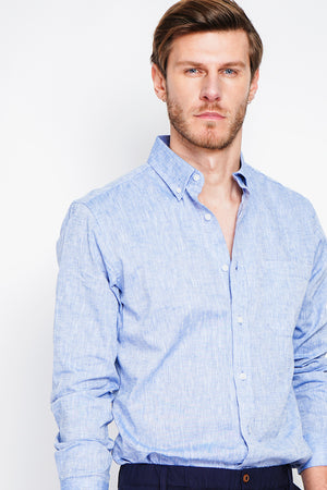 Straight cut shirt with pocket, classic collar, rounded cuff with two buttons