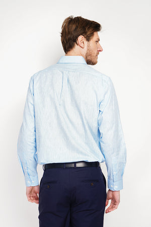 Straight cut shirt with pocket, classic collar, rounded cuff with two buttons