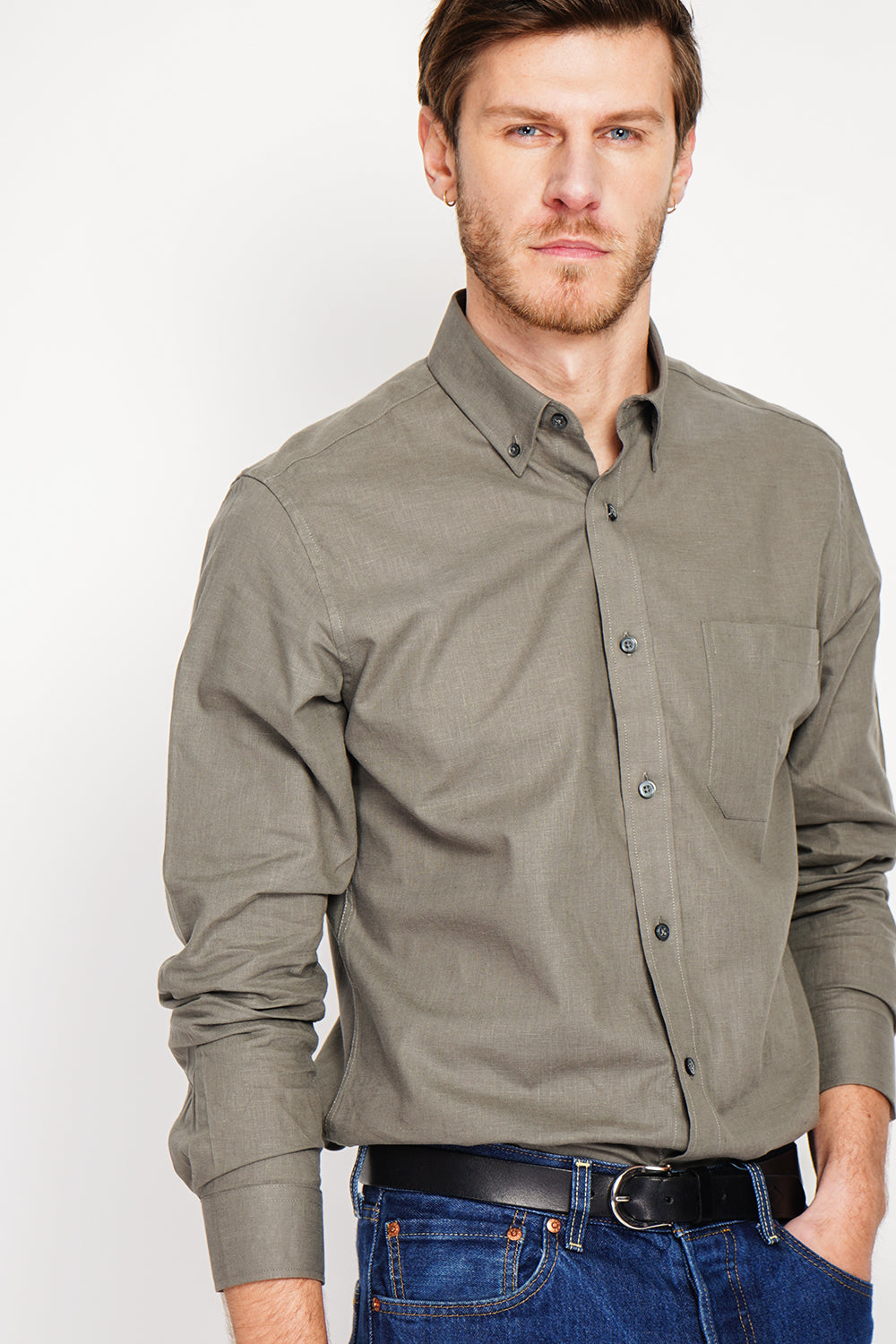 Chemise coupe droite à poche, col classique, poignets arrondis – Kaki – Secret du Lin