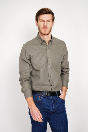 Straight cut shirt with pocket, classic collar, rounded cuff with two buttons