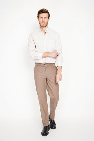 Straight cut shirt with pocket, classic collar, rounded cuff with two buttons