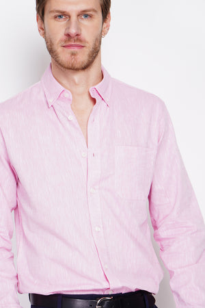 Straight cut shirt with pocket, classic collar, rounded cuff with two buttons