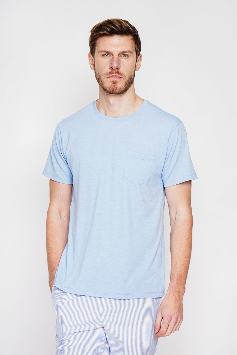 T-shirt col rond manches courtes, poche plaquée – Bleu ciel – Secret du Lin