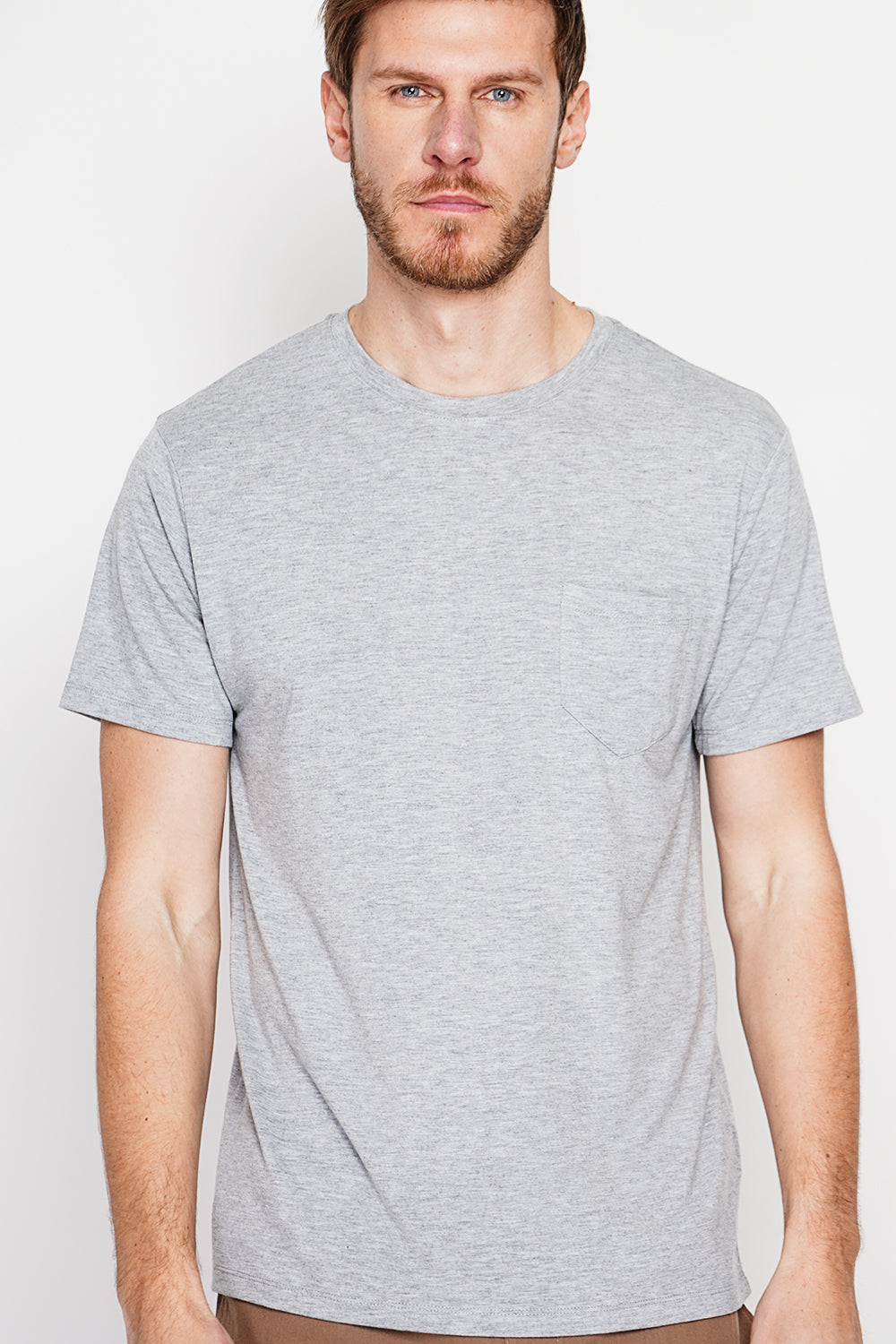 T-shirt col rond manches courtes, poche plaquée – Gris perle – Secret du Lin