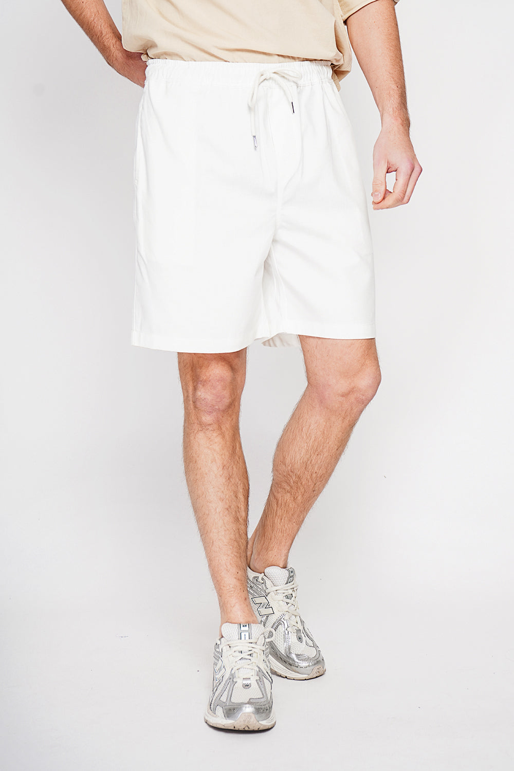 Bermuda shorts with elasticated waistband and drawstring, 2 side pockets on the front, 2 back pockets – White – Secret du Lin