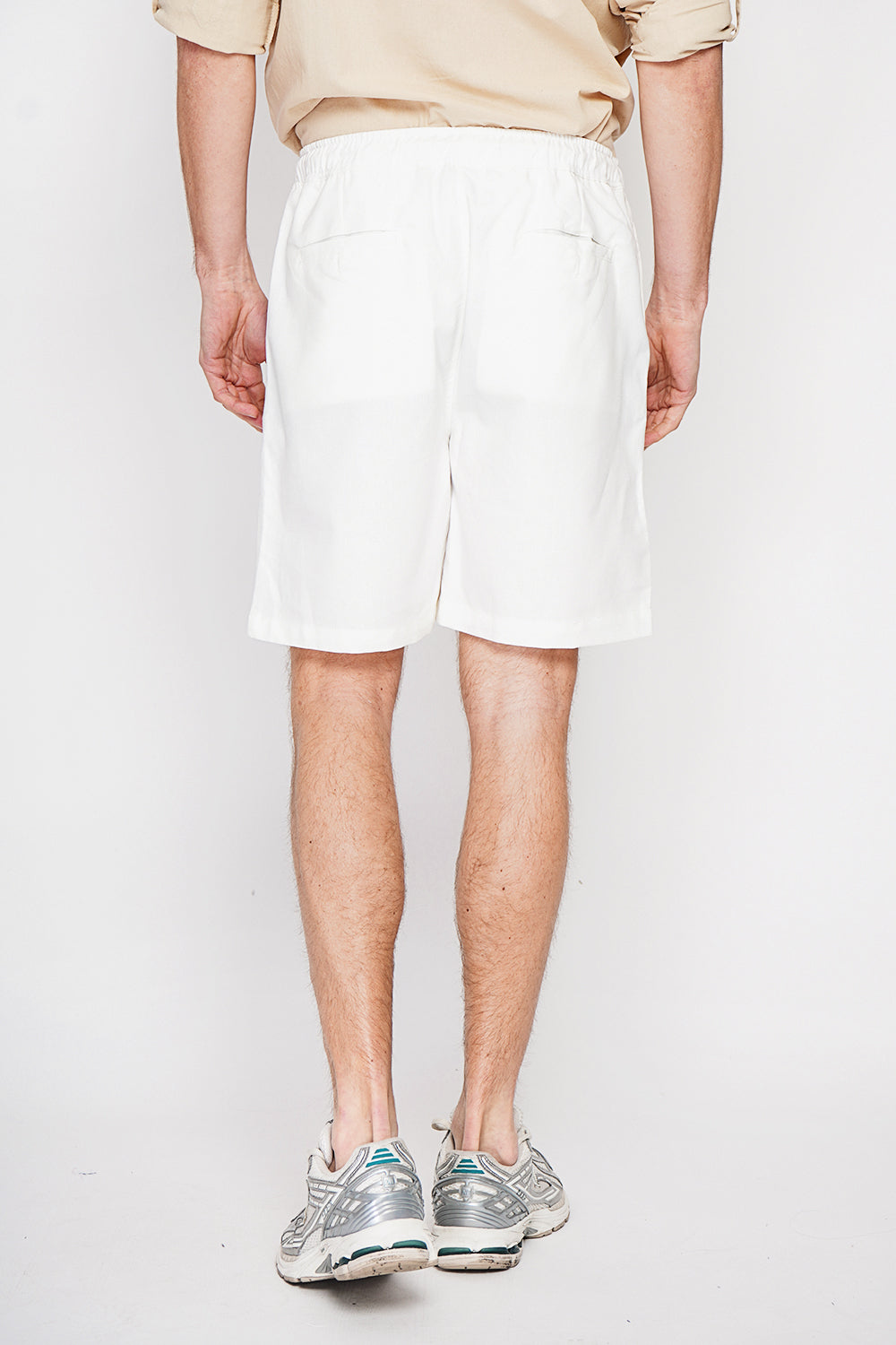 Bermuda shorts with elasticated waistband and drawstring, 2 side pockets on the front, 2 back pockets – White – Secret du Lin