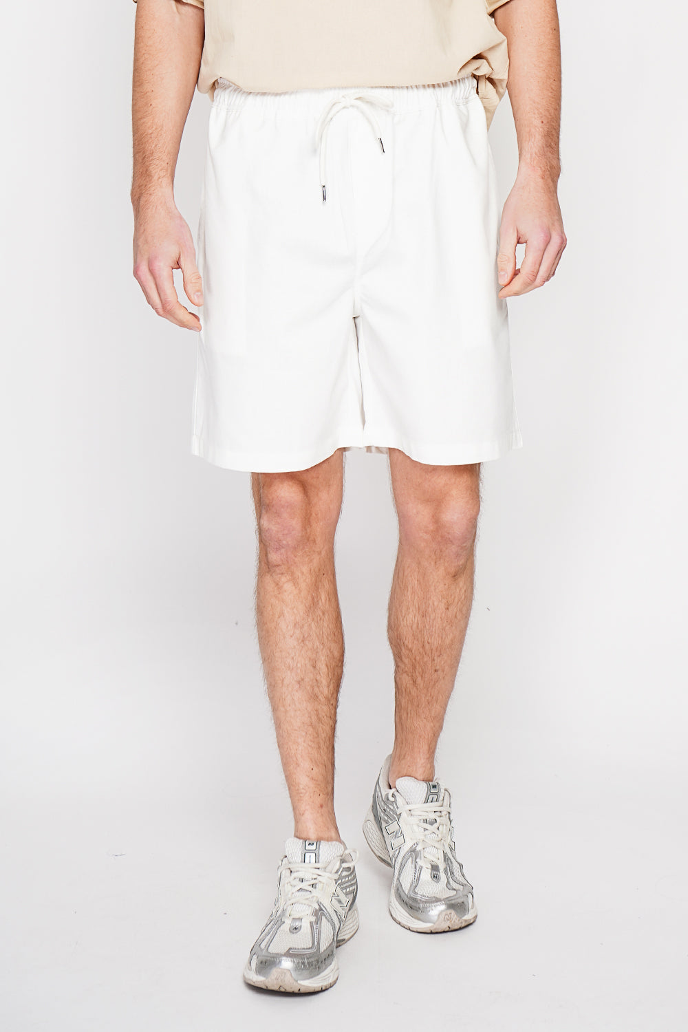 Bermuda shorts with elasticated waistband and drawstring, 2 side pockets on the front, 2 back pockets – White – Secret du Lin