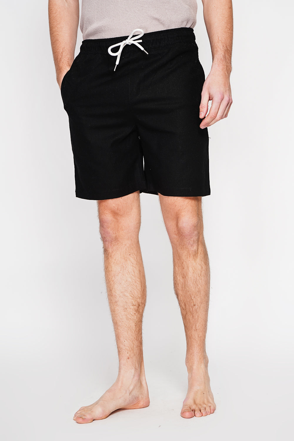 Bermuda shorts with elasticated waistband and drawstring, 2 side pockets on the front, 2 back pockets – Black – Secret du Lin