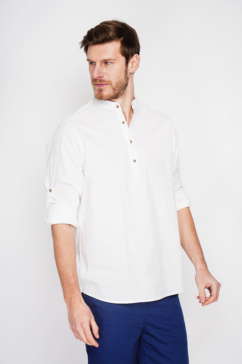 Chemise col officier boutonnée, manches longues – Blanc – Secret du Lin
