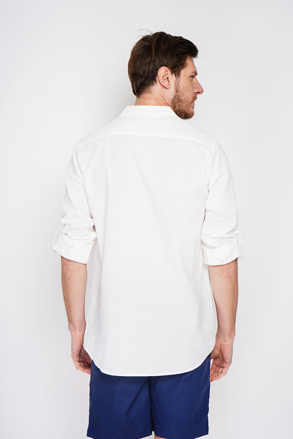 Chemise col officier boutonnée, manches longues – Blanc – Secret du Lin