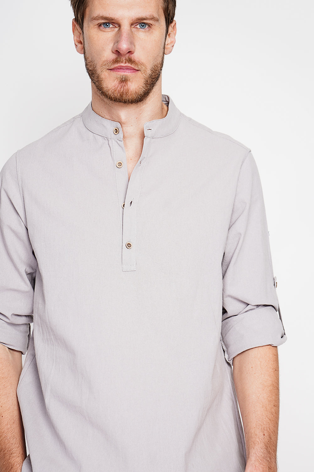 Chemise col officier boutonnée, manches longues – Gris perle – Secret du Lin