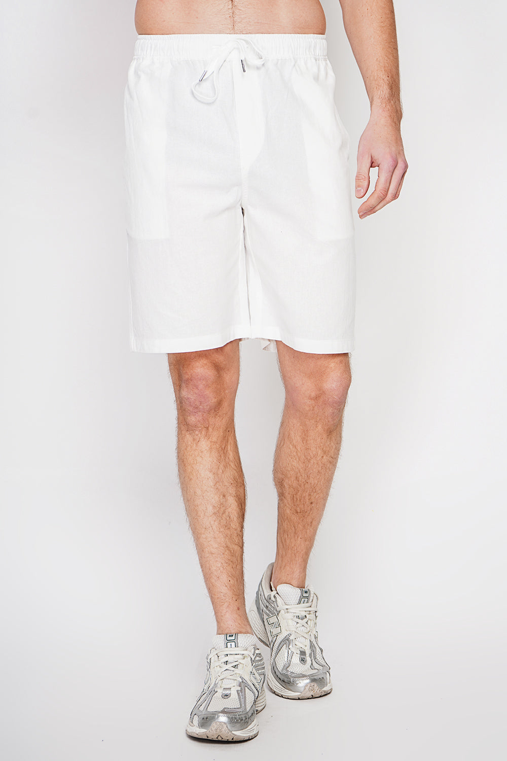 Bermuda shorts with elasticated waistband and drawstring, 2 side pockets on the front, 2 back pockets – White – Secret du Lin