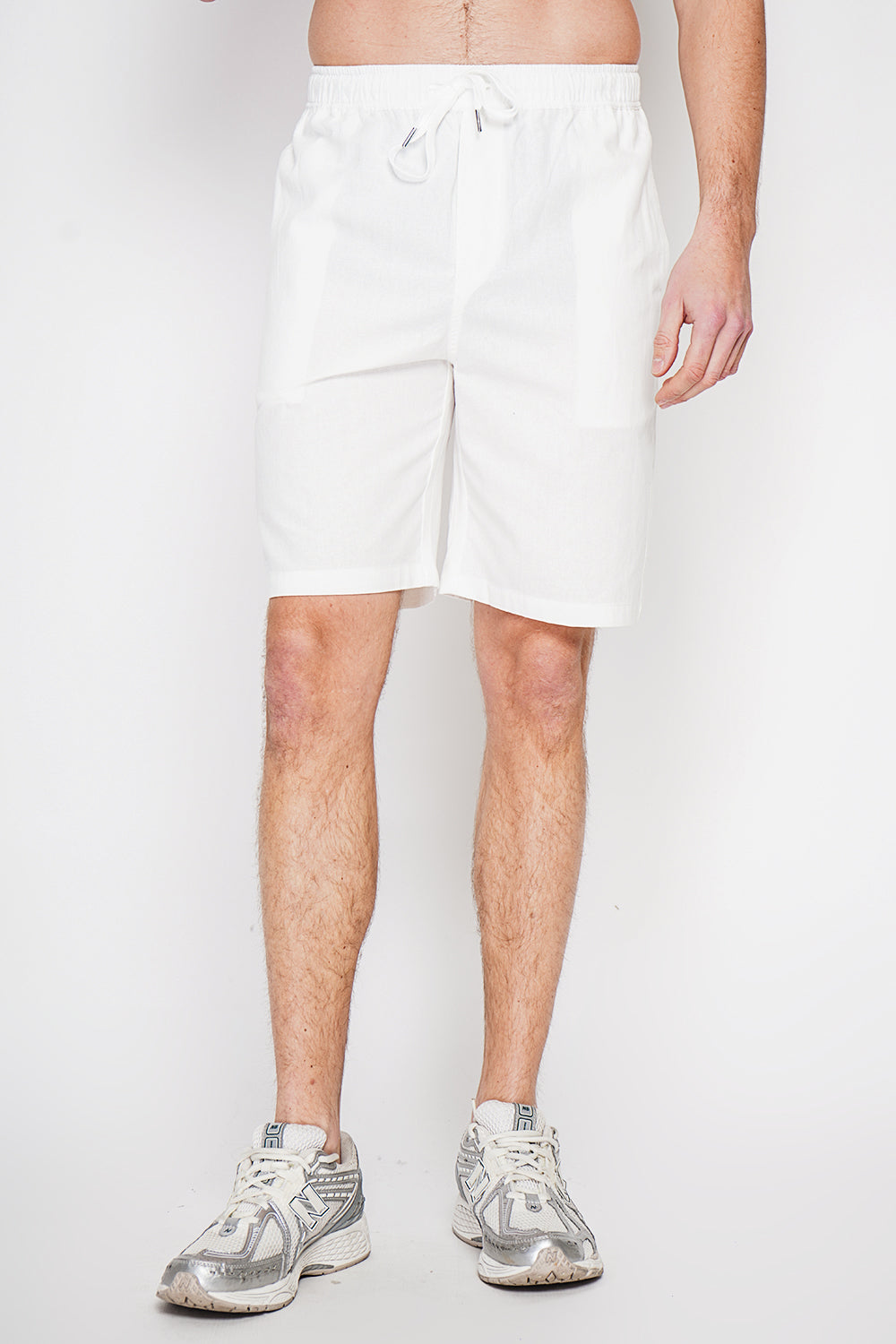 Bermuda shorts with elasticated waistband and drawstring, 2 side pockets on the front, 2 back pockets – White – Secret du Lin