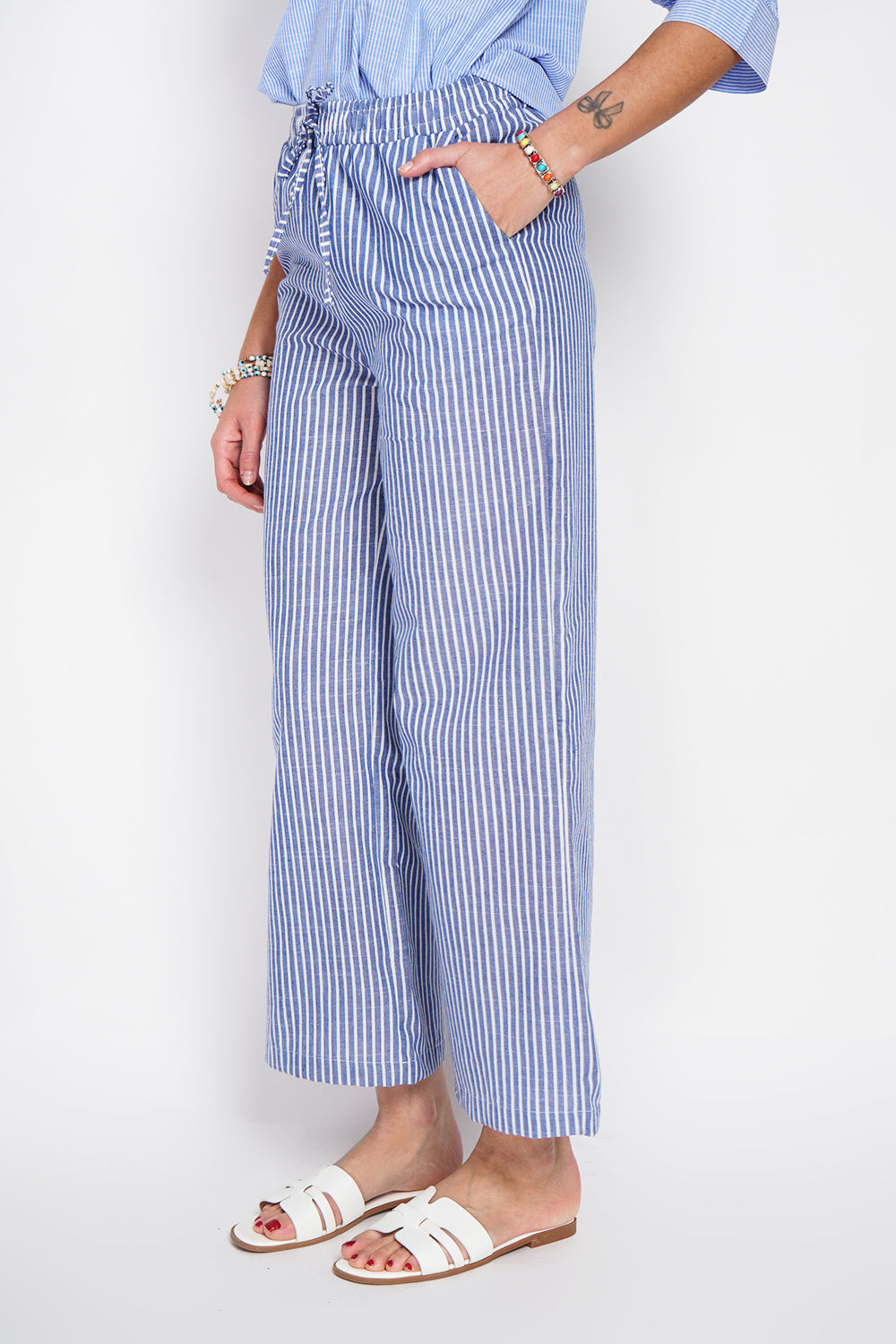 High waisted striped pants with drawstrings and pockets