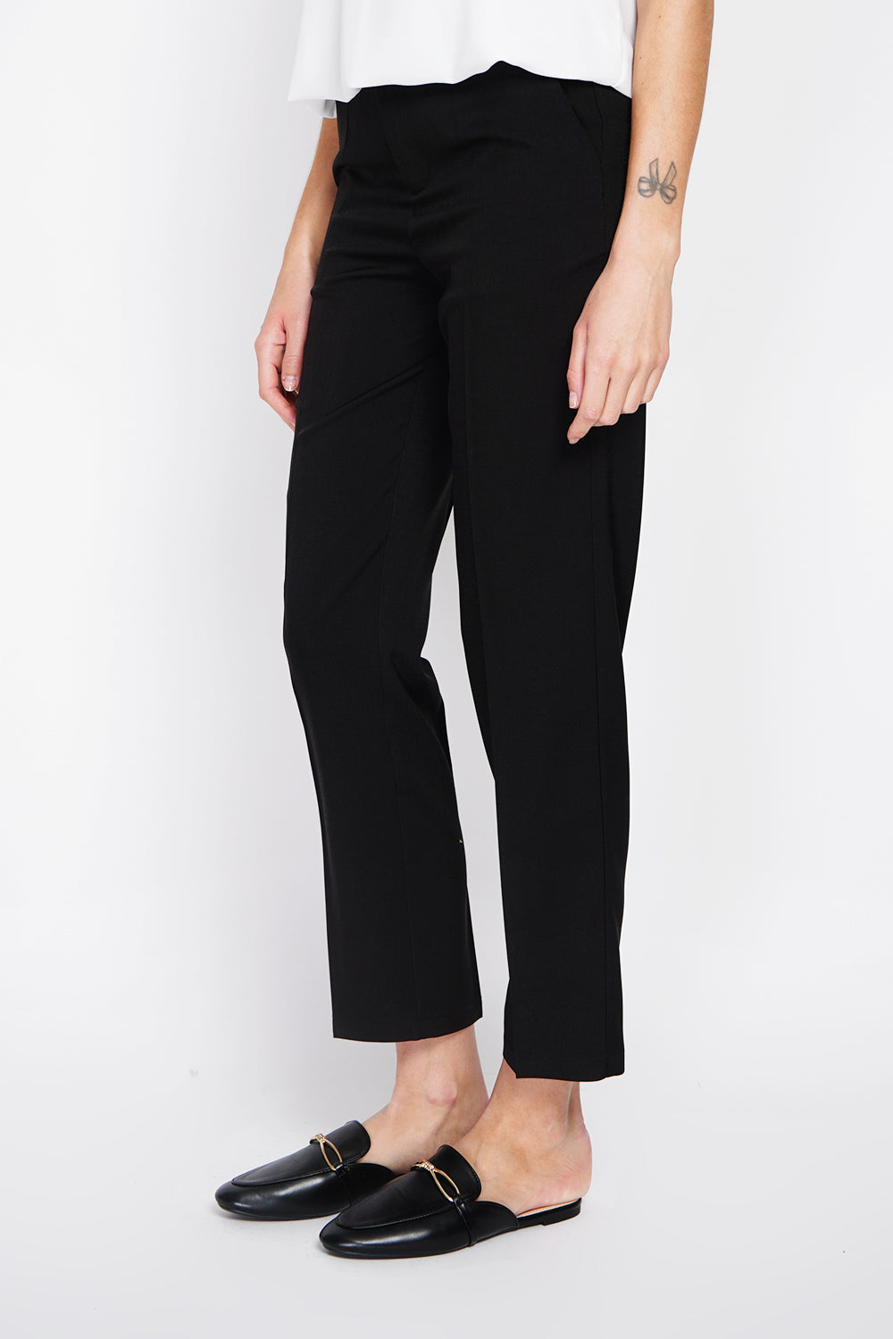 Pantalon droit à fines rayures – Noir – William de Faye