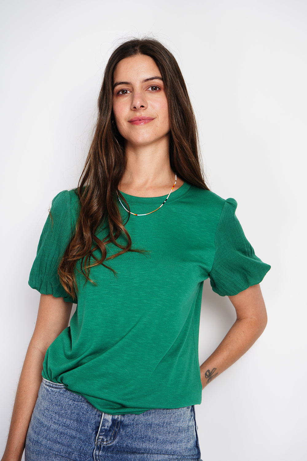 Short sleeve crew neck t-shirt with puffed sleeves