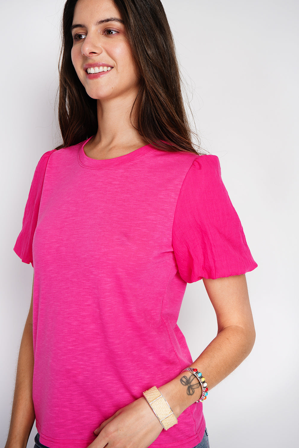 Short sleeve crew neck t-shirt with puffed sleeves
