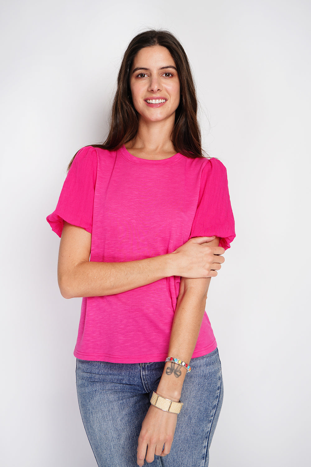Short sleeve crew neck t-shirt with puffed sleeves