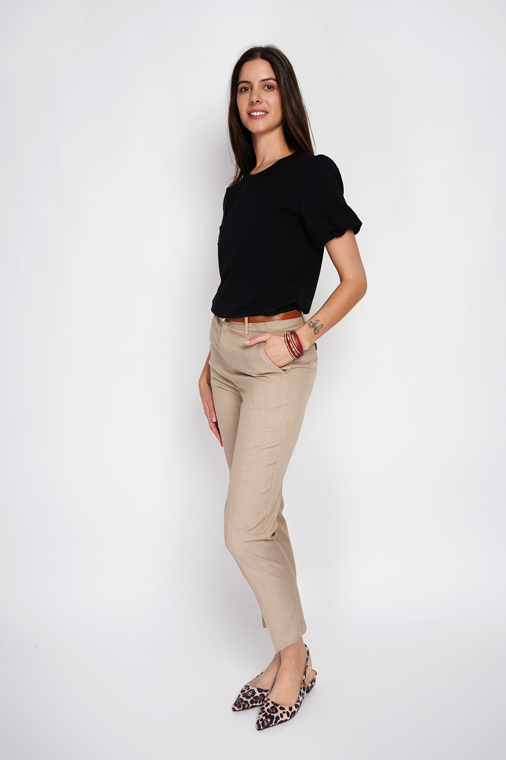 Short sleeve crew neck t-shirt with puffed sleeves