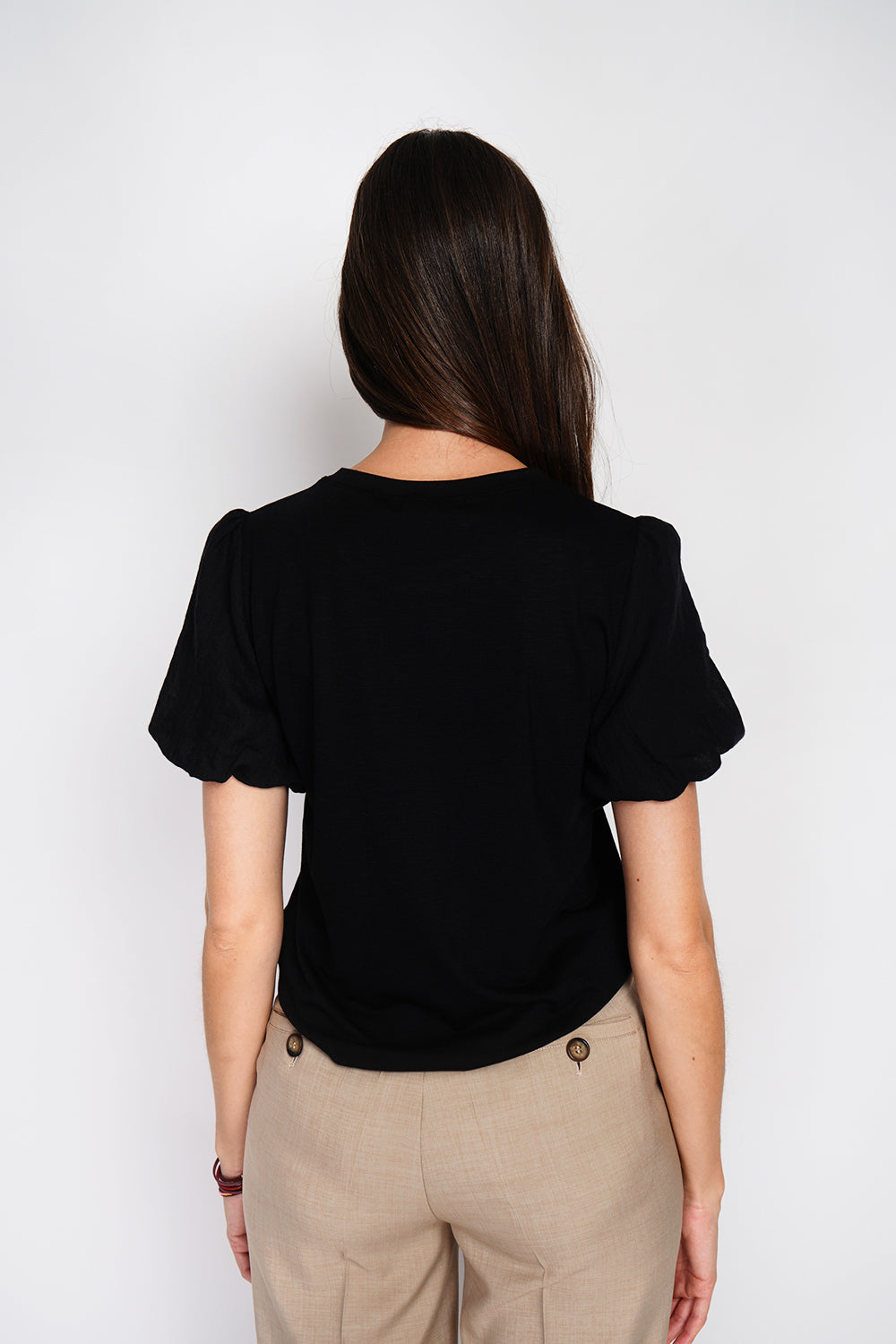 Short sleeve crew neck t-shirt with puffed sleeves