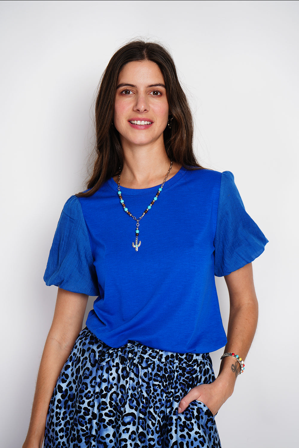 Short sleeve crew neck t-shirt with puffed sleeves