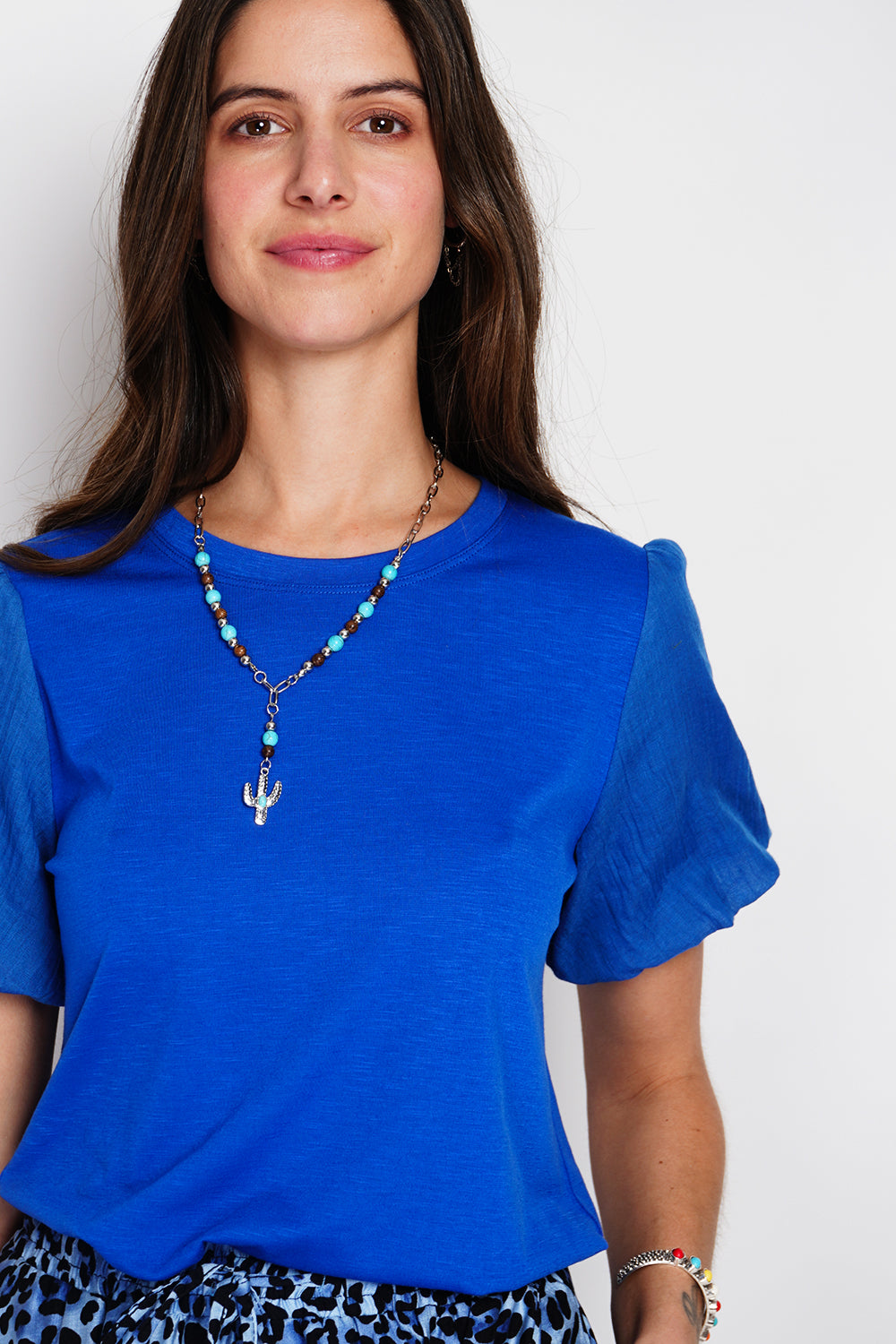 Short sleeve crew neck t-shirt with puffed sleeves