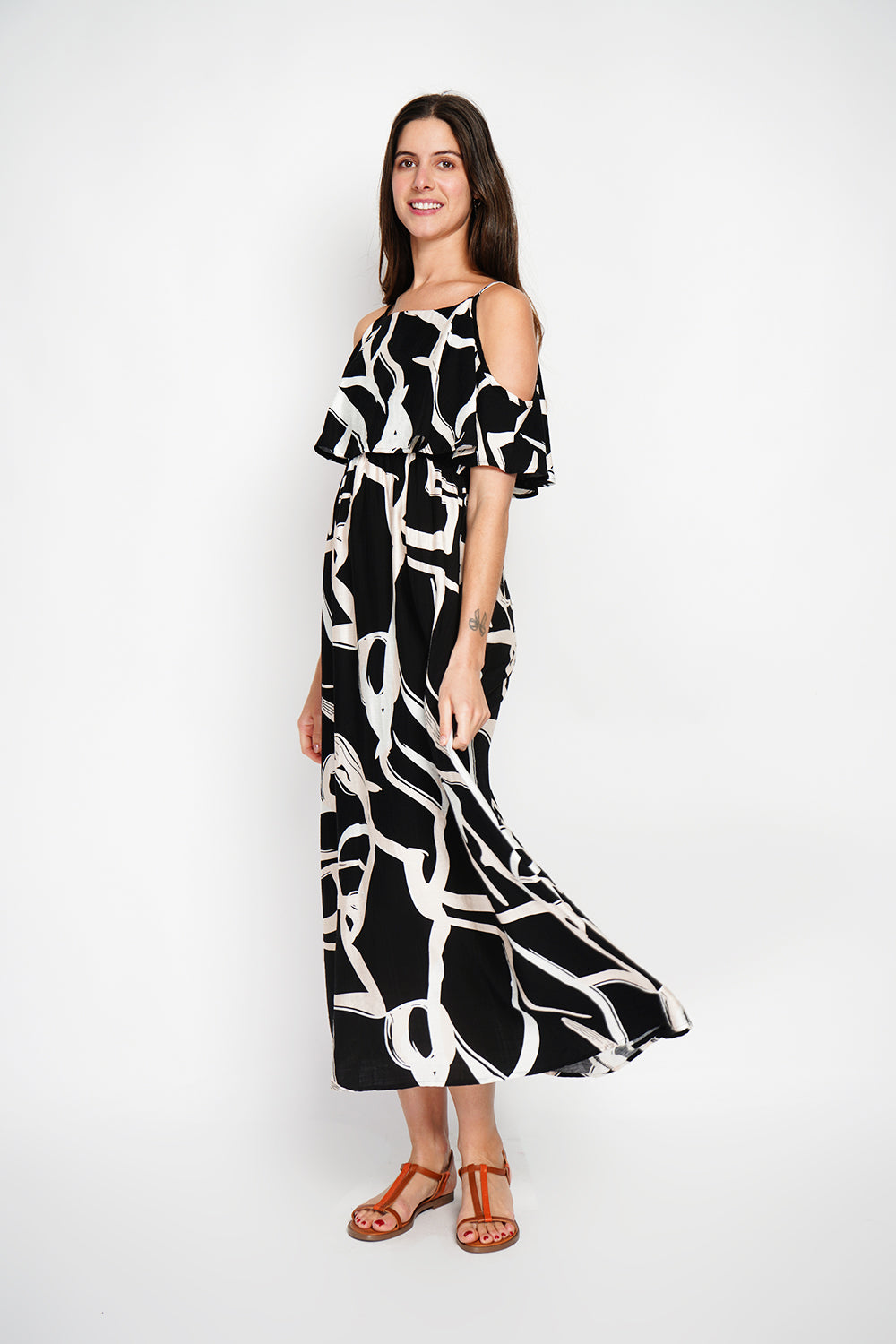 Printed long dress with short sleeves and open shoulders