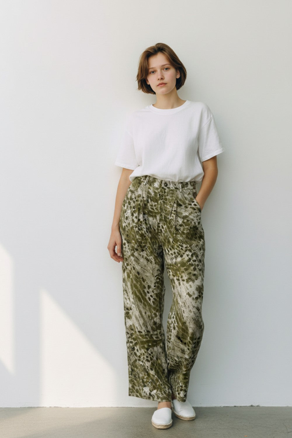 Pantalon large imprimé zippé avec ceinture – Kaki – William de Faye