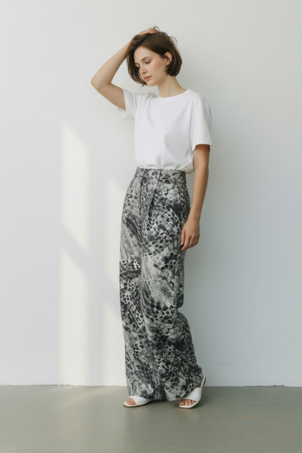 Pantalon large imprimé zippé avec ceinture – Noir – William de Faye